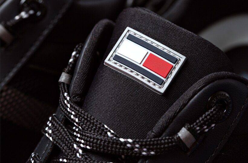 Tommy Hilfiger Relay 2C side shot