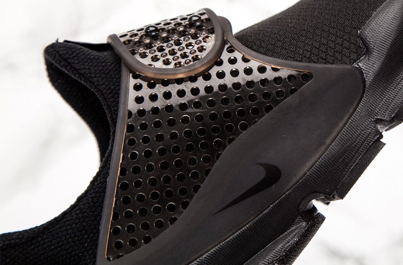 trans-strap-nike-se-wmns