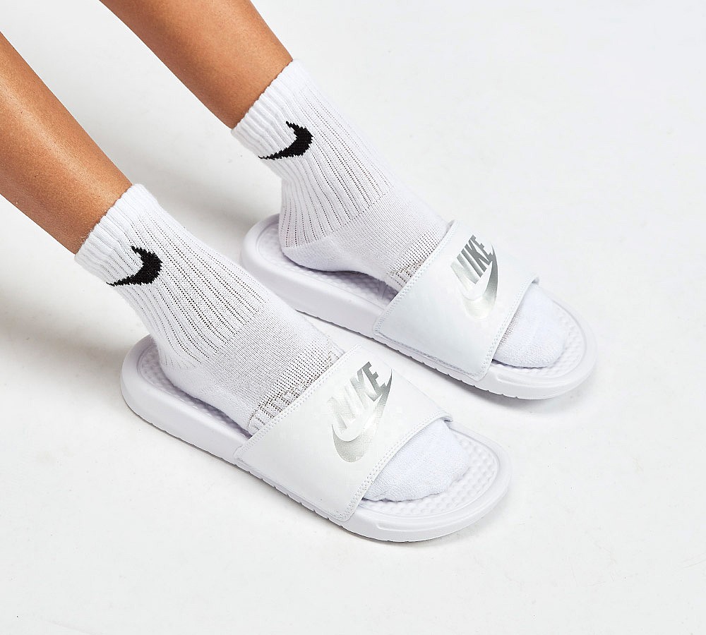 nike benassi slide sandals