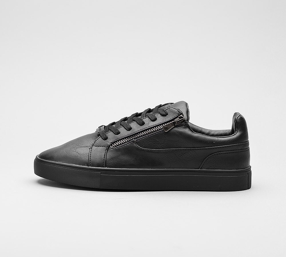 glorious gangsta white shoes