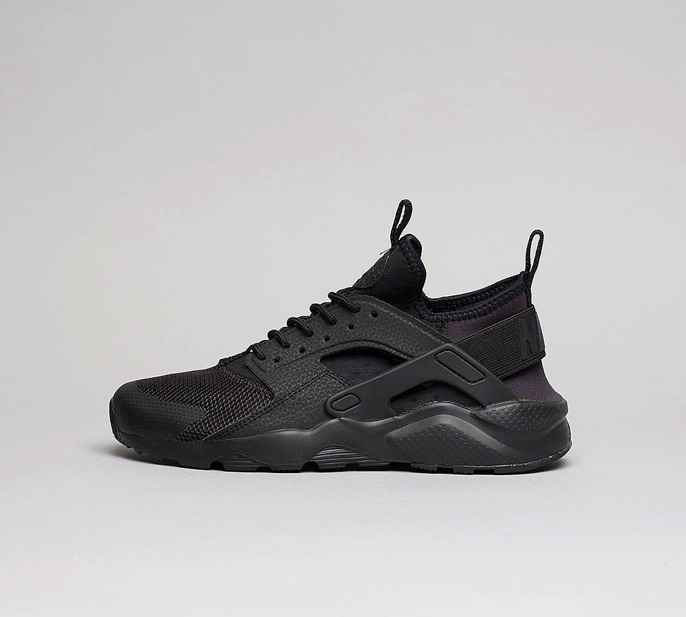 black huarache size 5