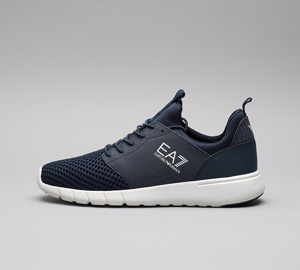 hero leather and mesh trainer