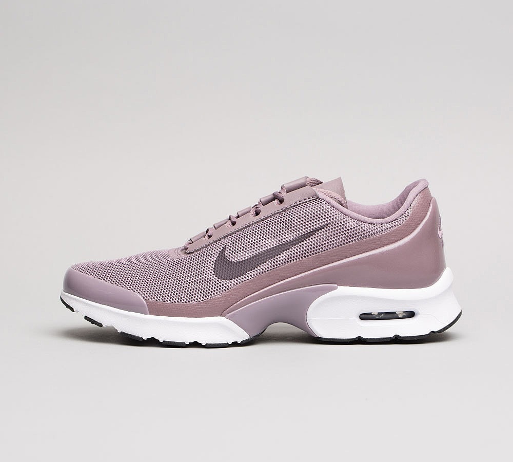 ladies nike air size 6