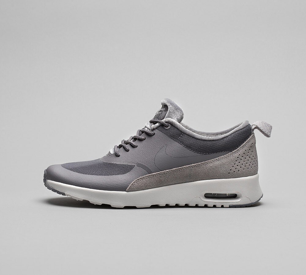 womens thea trainers