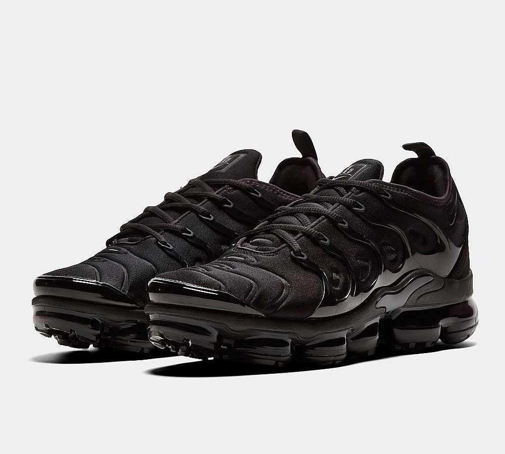 Nike vapormax plus white black 2025