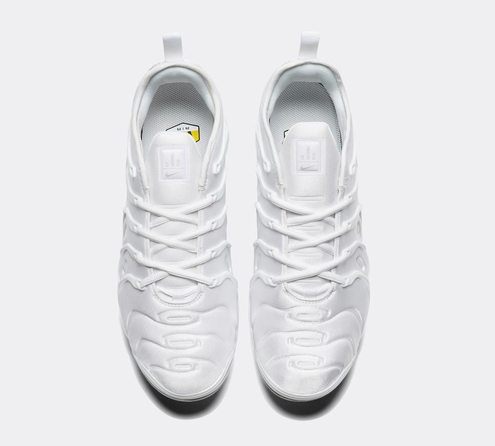 White vapormax plus size 6 hotsell