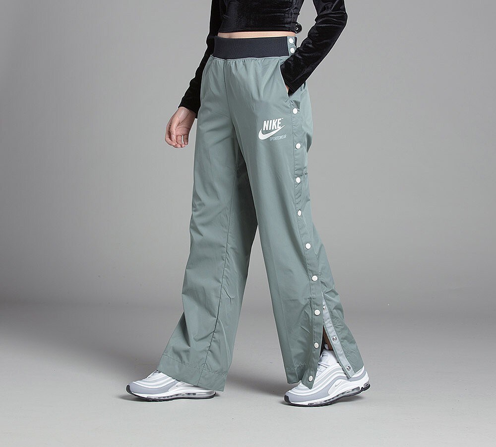 nike popper joggers womens