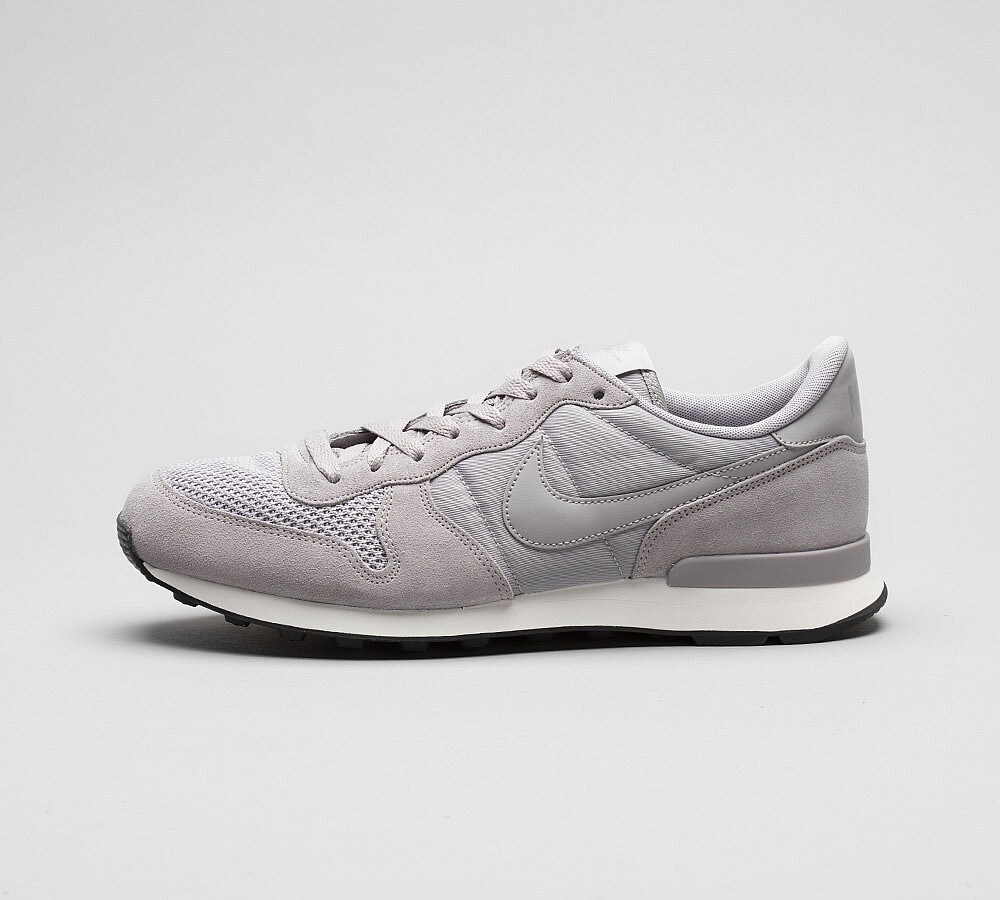 nike internationalist trainers