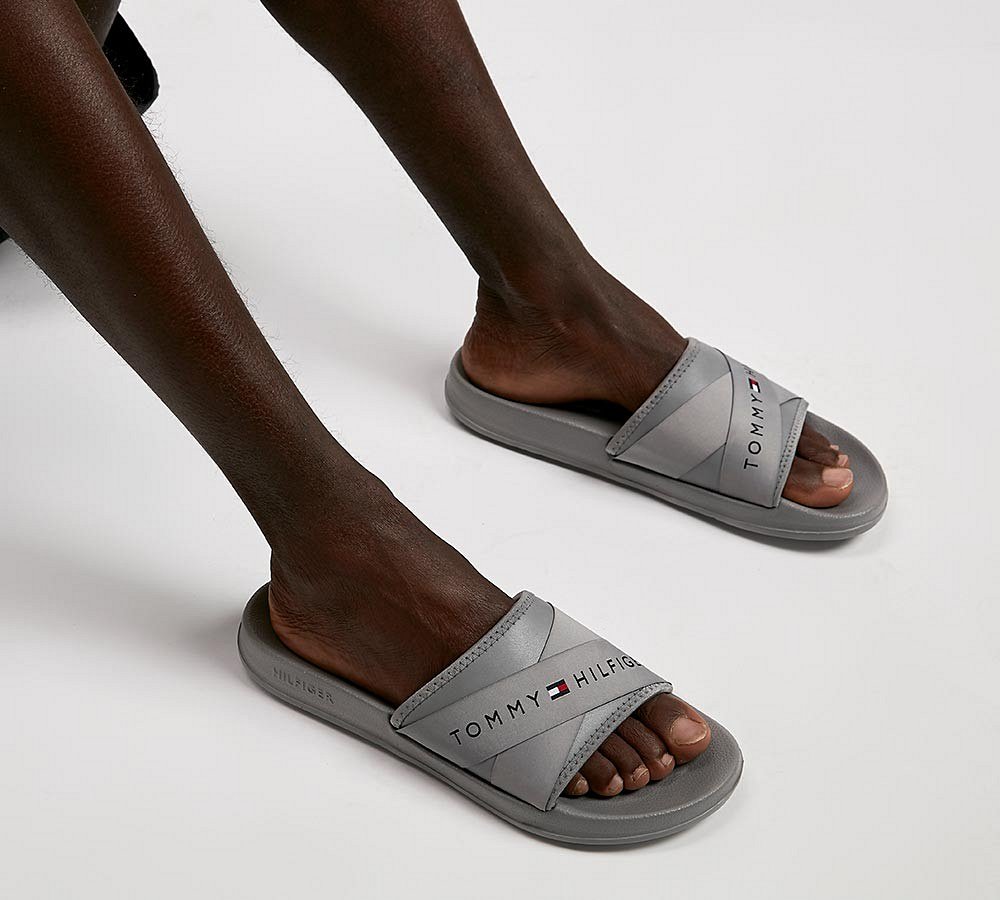 tommy hilfiger sliders footasylum