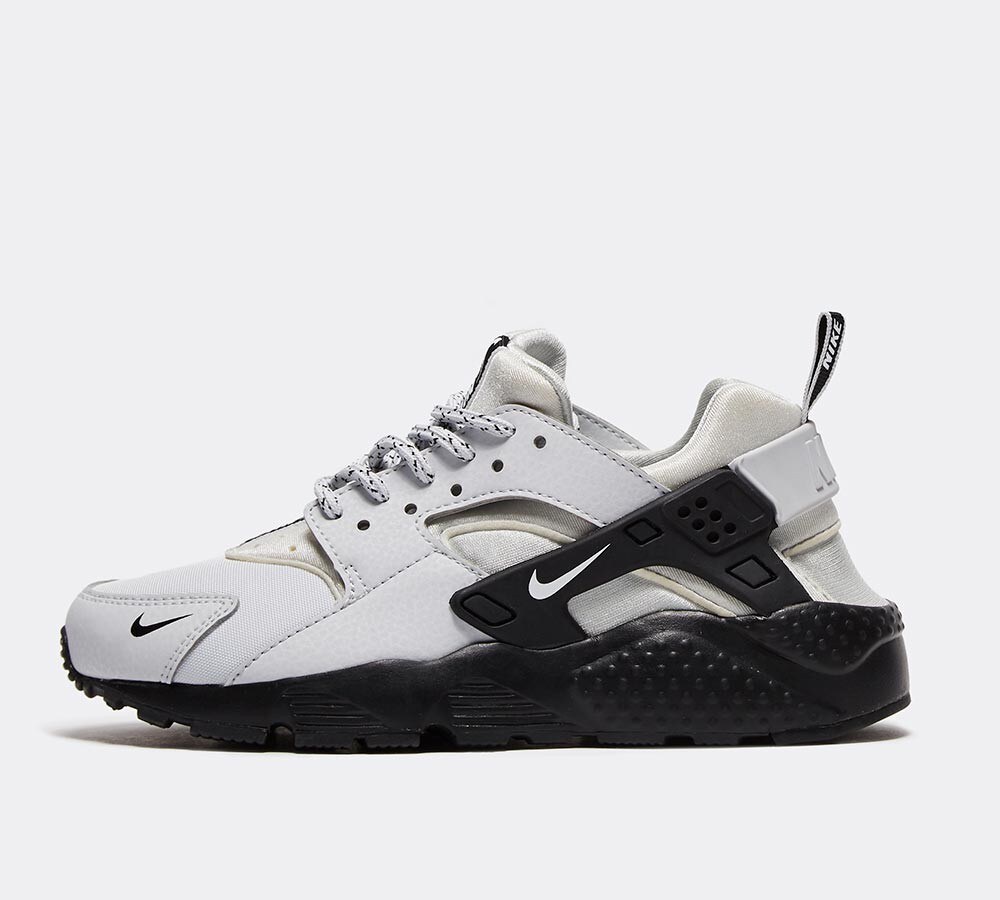 nike huarache junior black and white