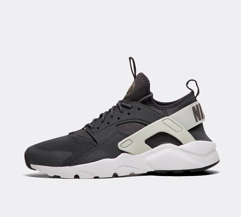 all black huaraches junior