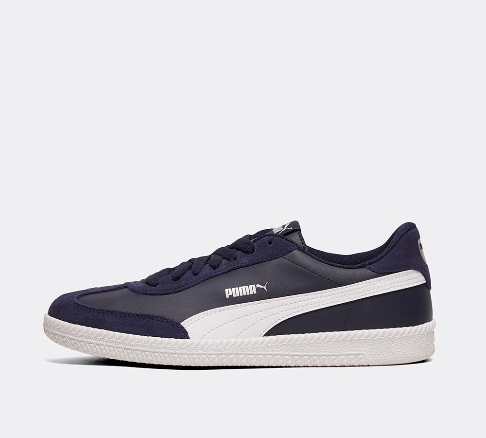 white puma leather trainers