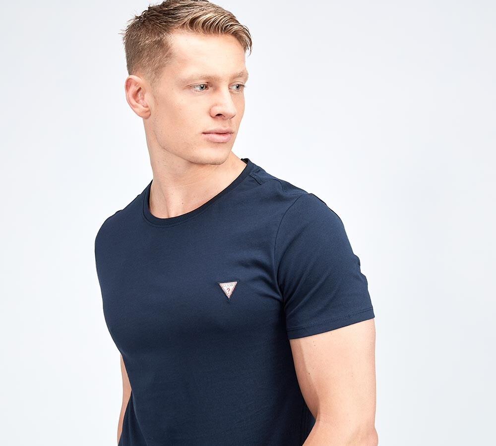 guess small logo t shirt