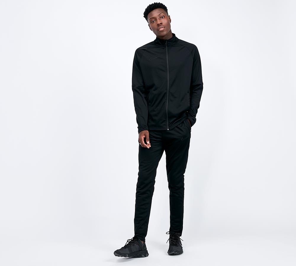 black nike full tracksuit