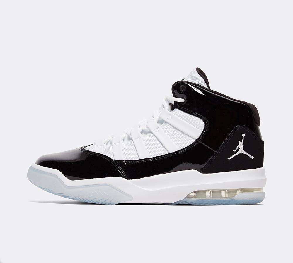 jordan max aura black and white womens