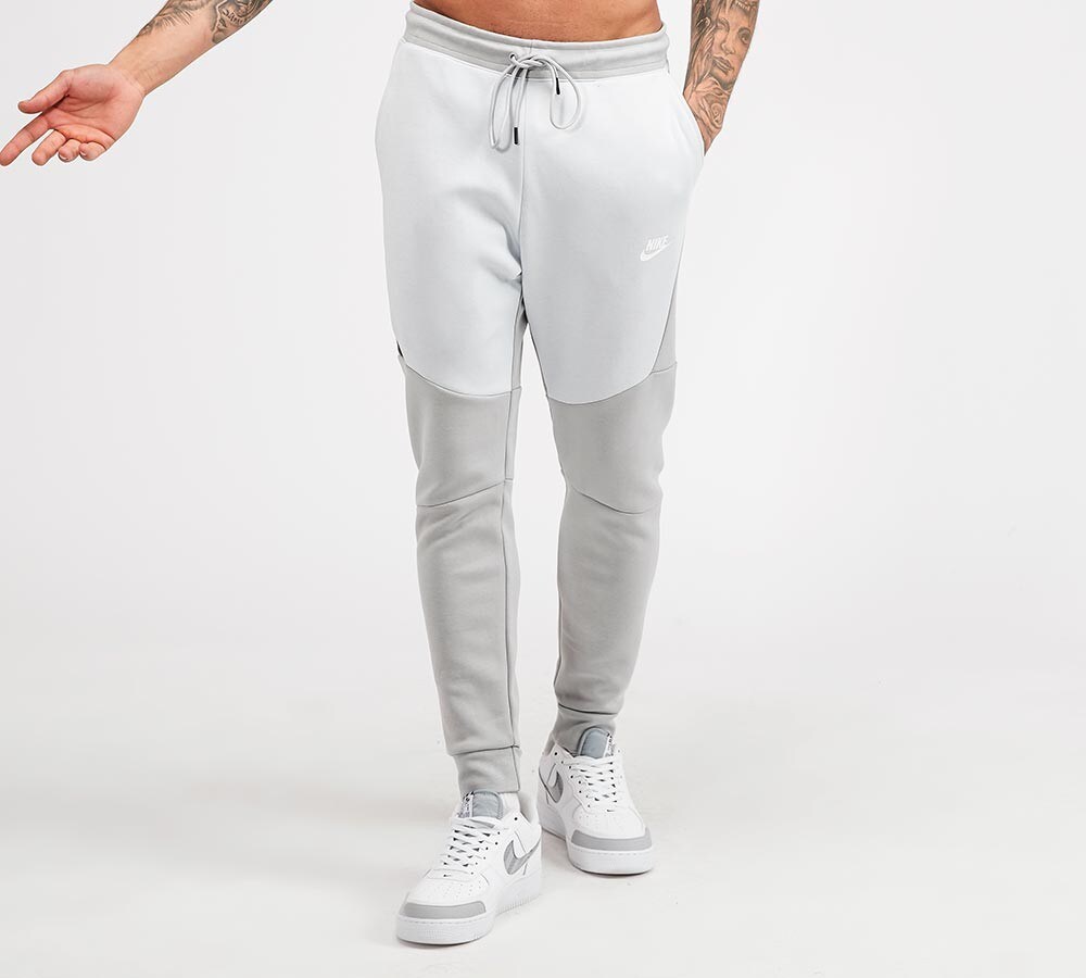 nike tech fleece smoke grey platinum & white