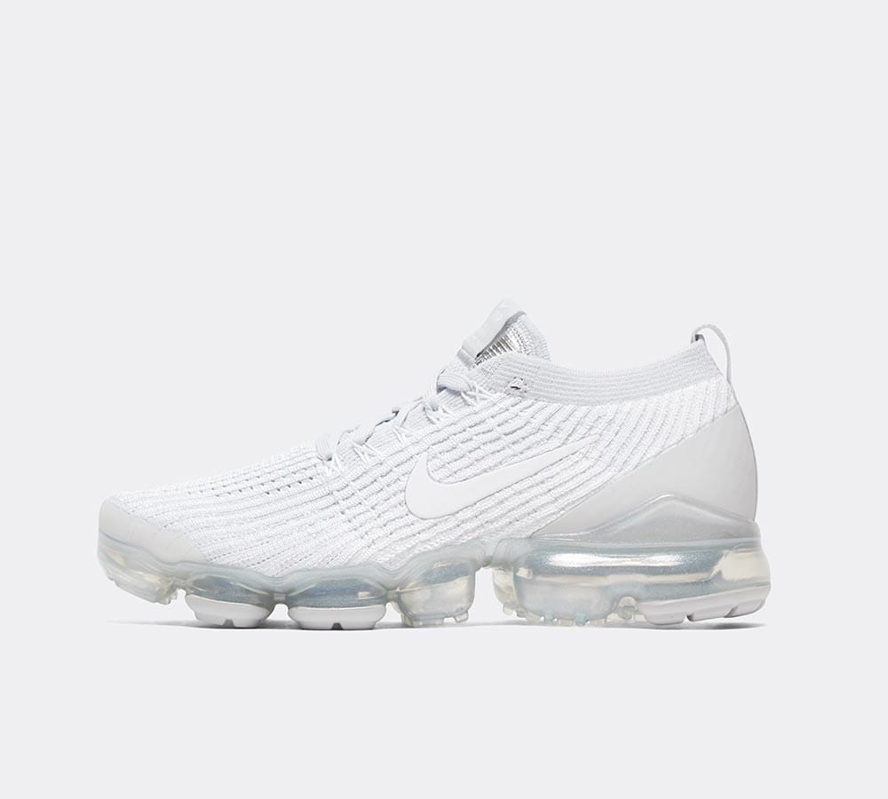 womens all white nike trainers