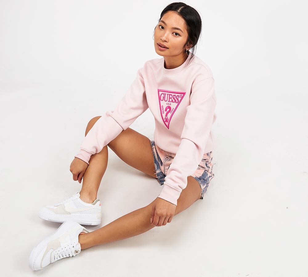 guess triangle sweatshirt