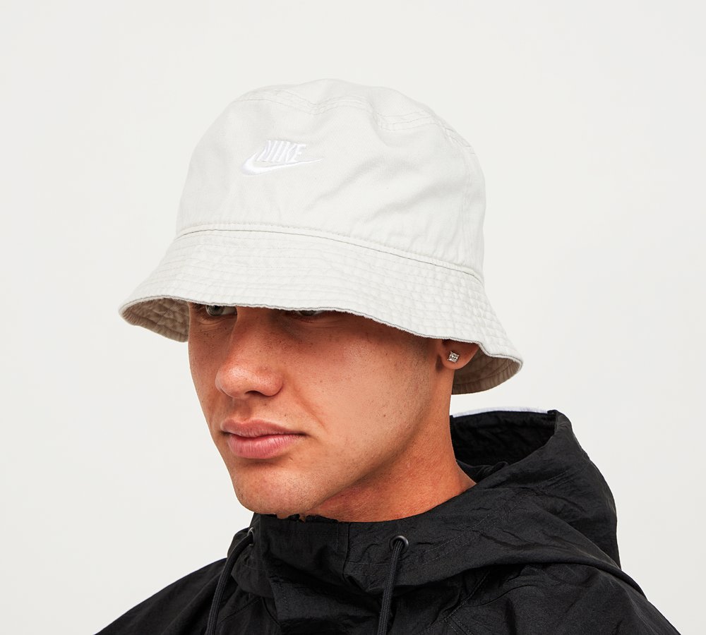 Nike NSW Futura Bucket Hat | Light Bone 