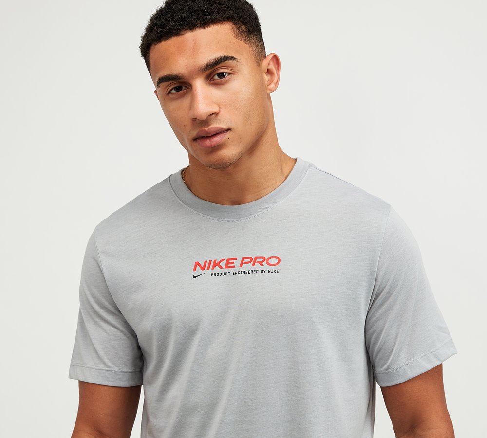 Nike Pro Training T-Shirt | Light Smoke 