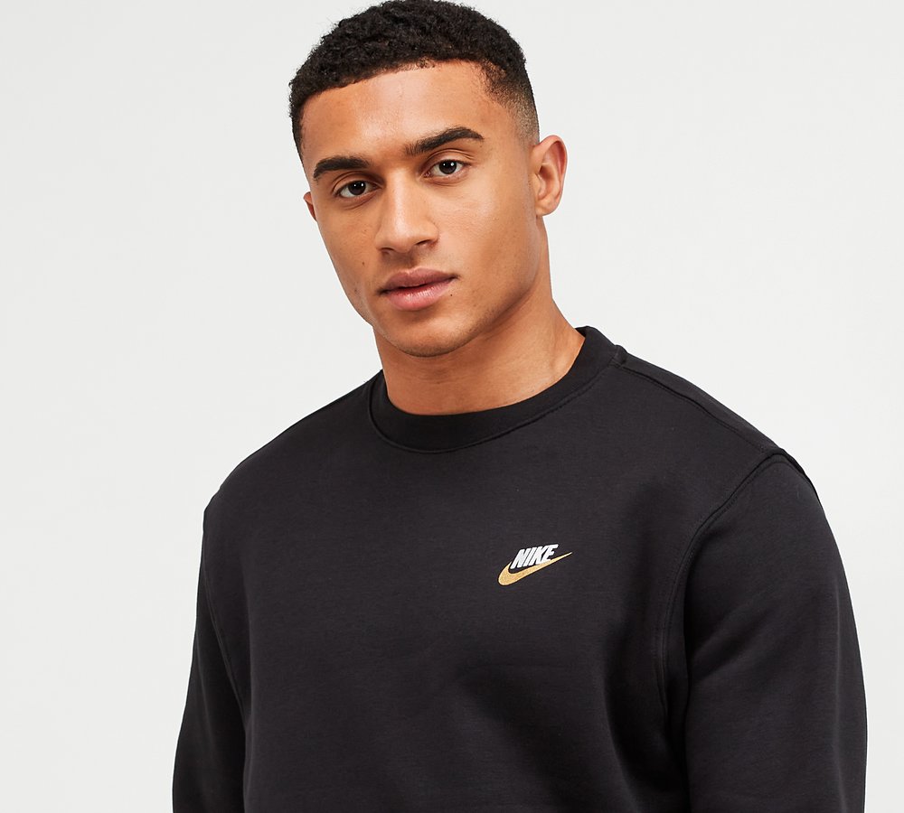 nike club swoosh crew neck sweat in black