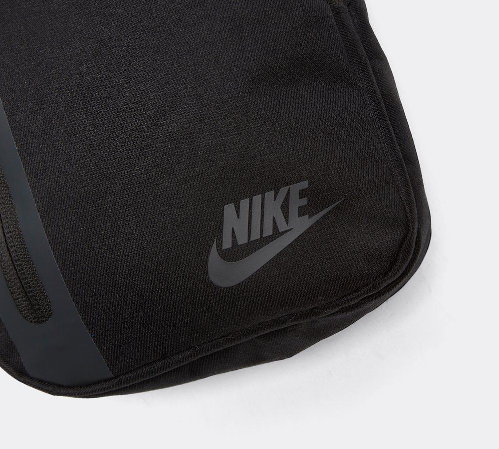 Nike core 2025 small crossbody bag