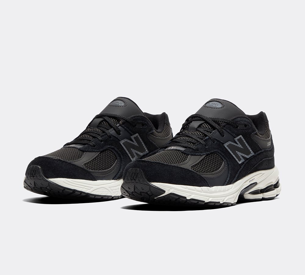 New Balance Junior 2002R Trainer Black White Footasylum