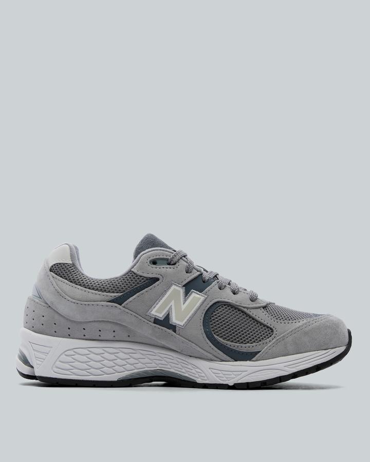 New Balance 2002R Trainer | Grey / White | Footasylum