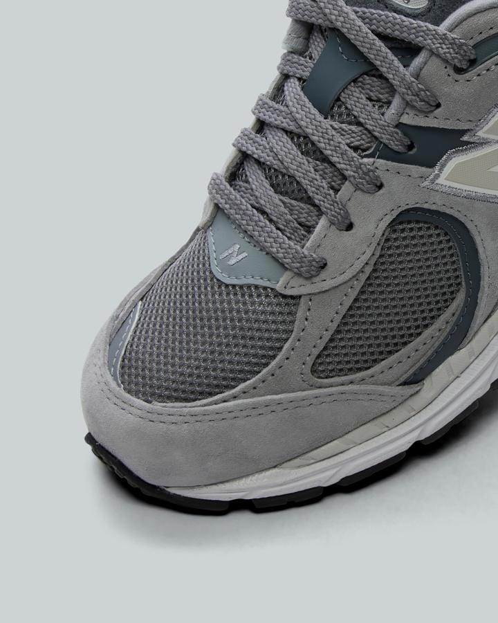 New Balance 2002R Trainer | Grey / White | Footasylum