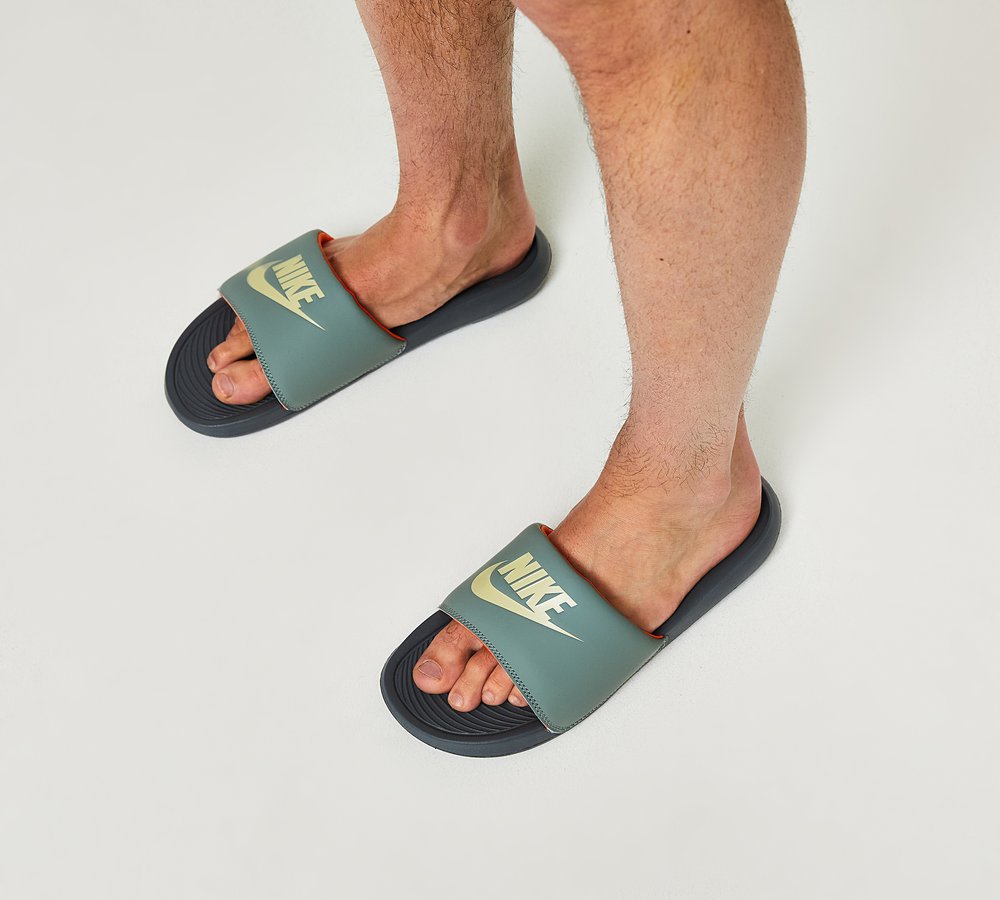 Olive green on sale nike slides