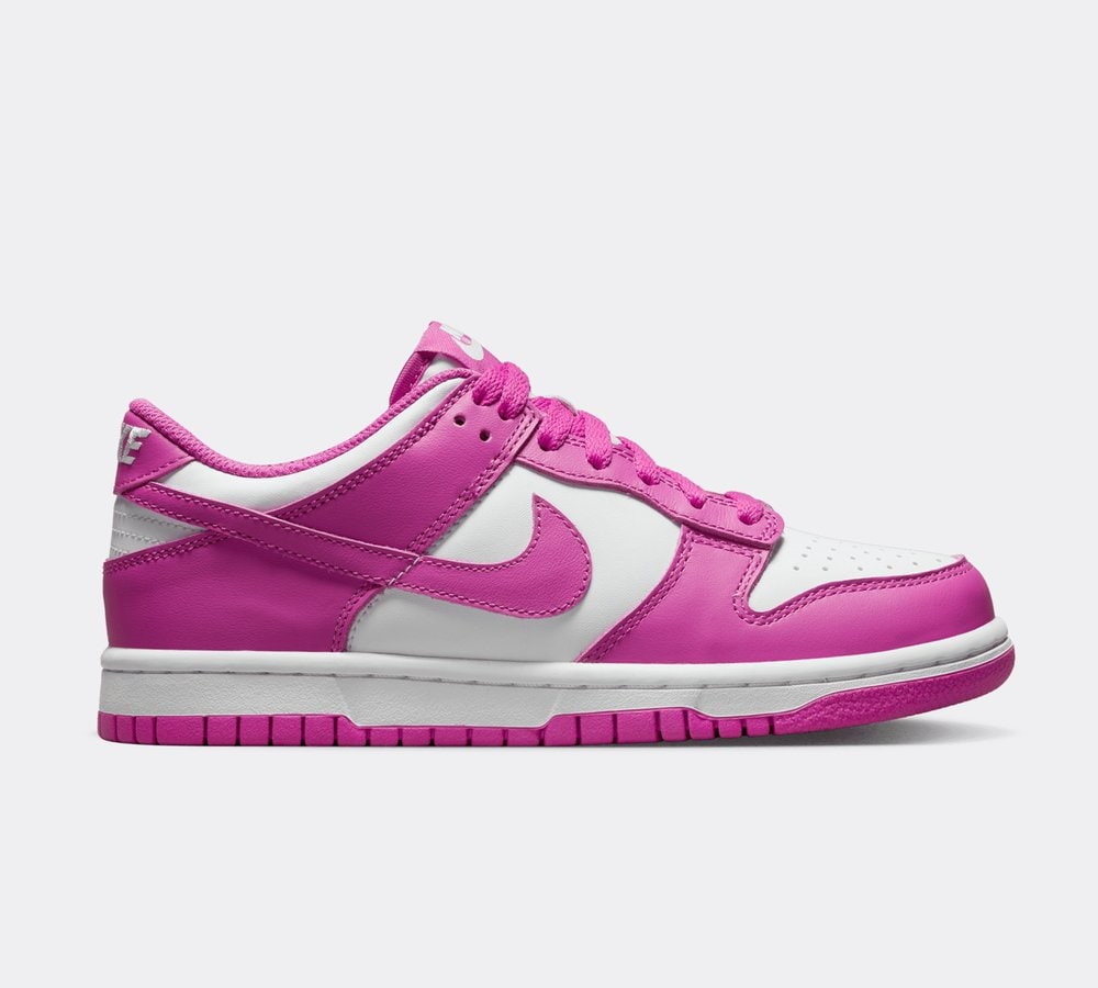 Hot pink and white sales nikes