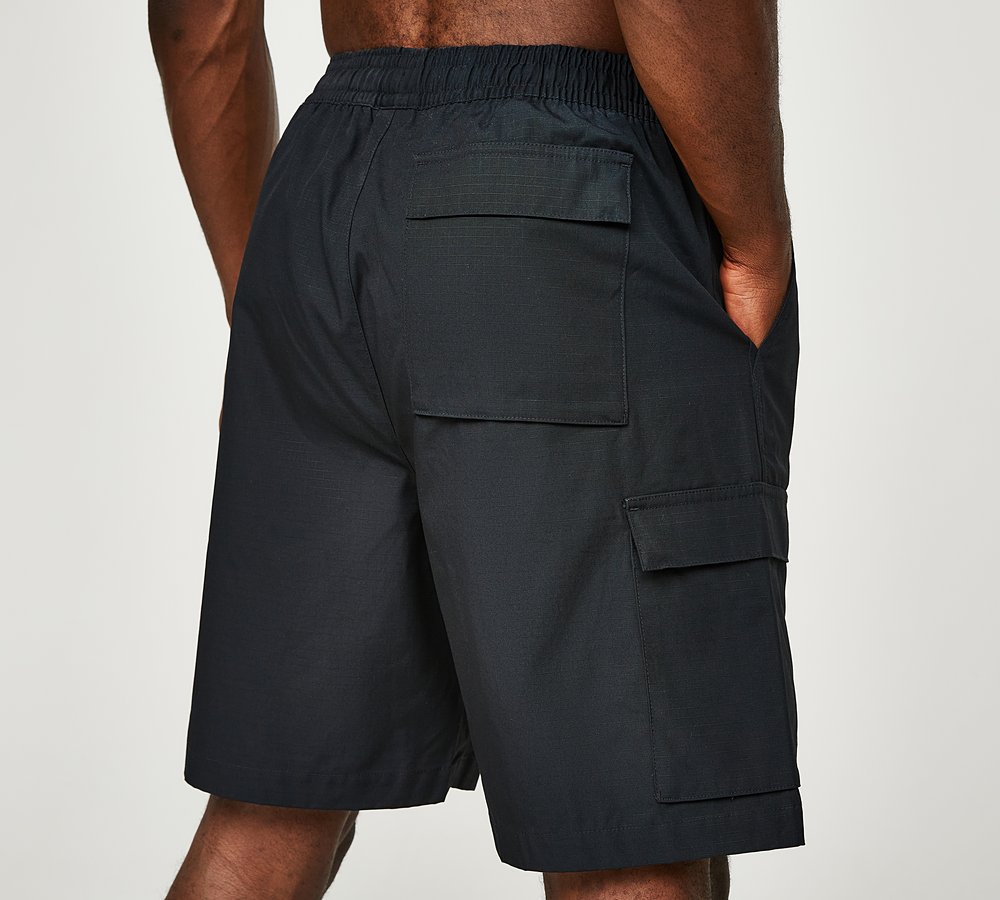 Nike lightweight utility cargo shorts best sale in black