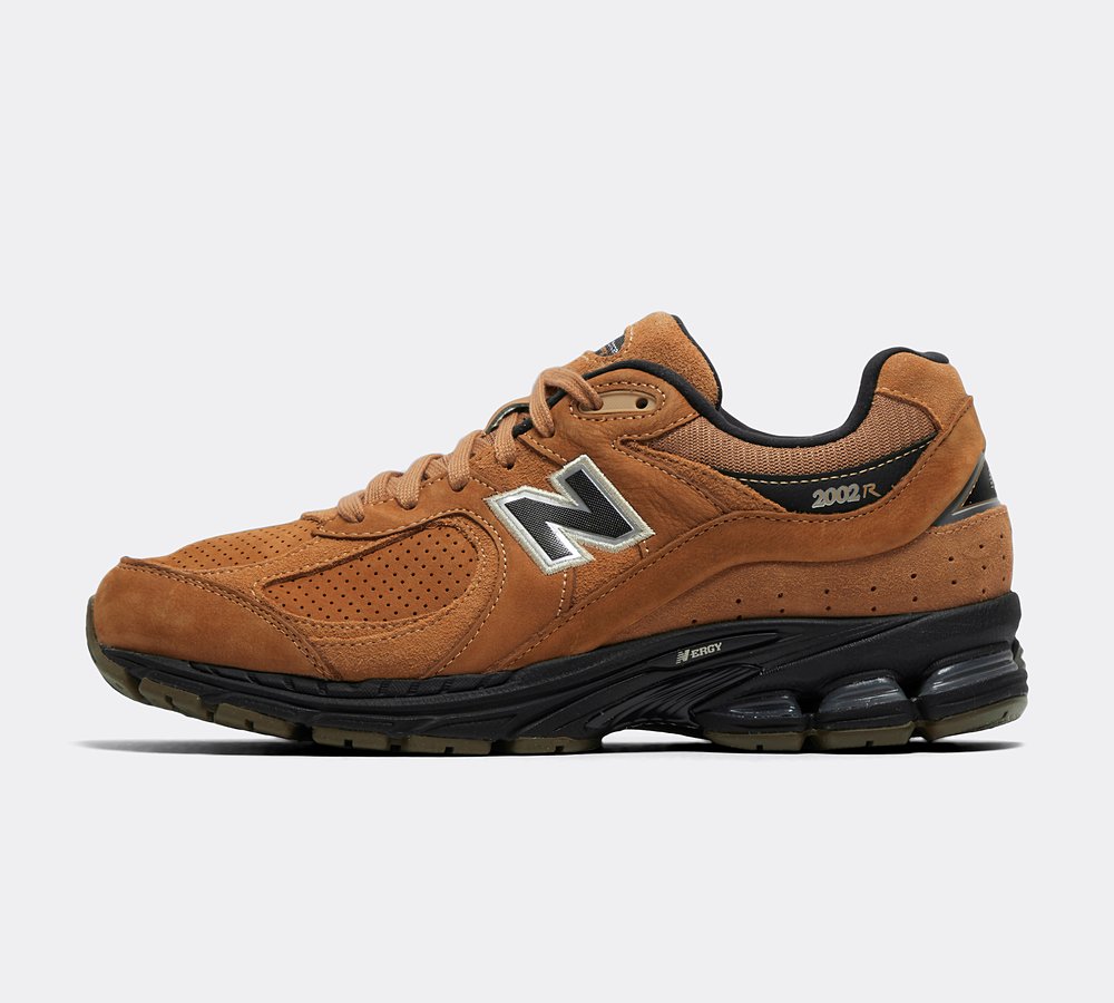 New Balance 2002R Trainer Tobacco Black Footasylum