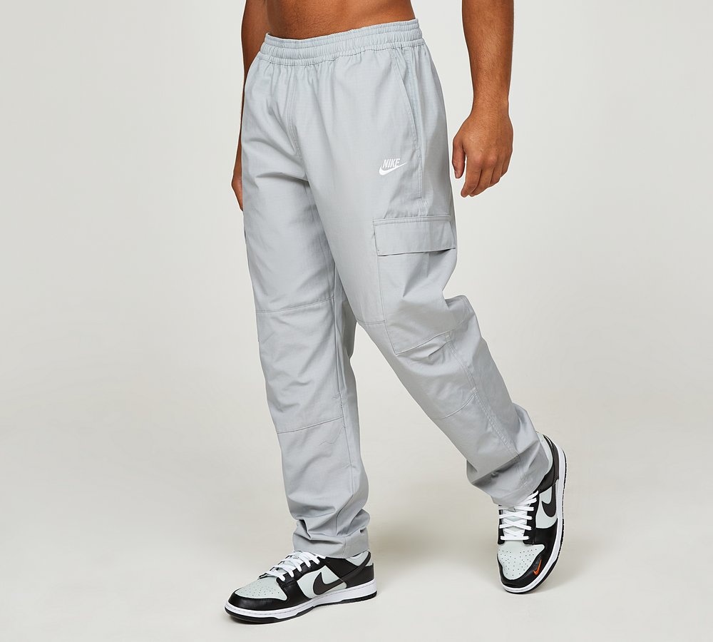 Nike cuffed 2025 woven cargo joggers