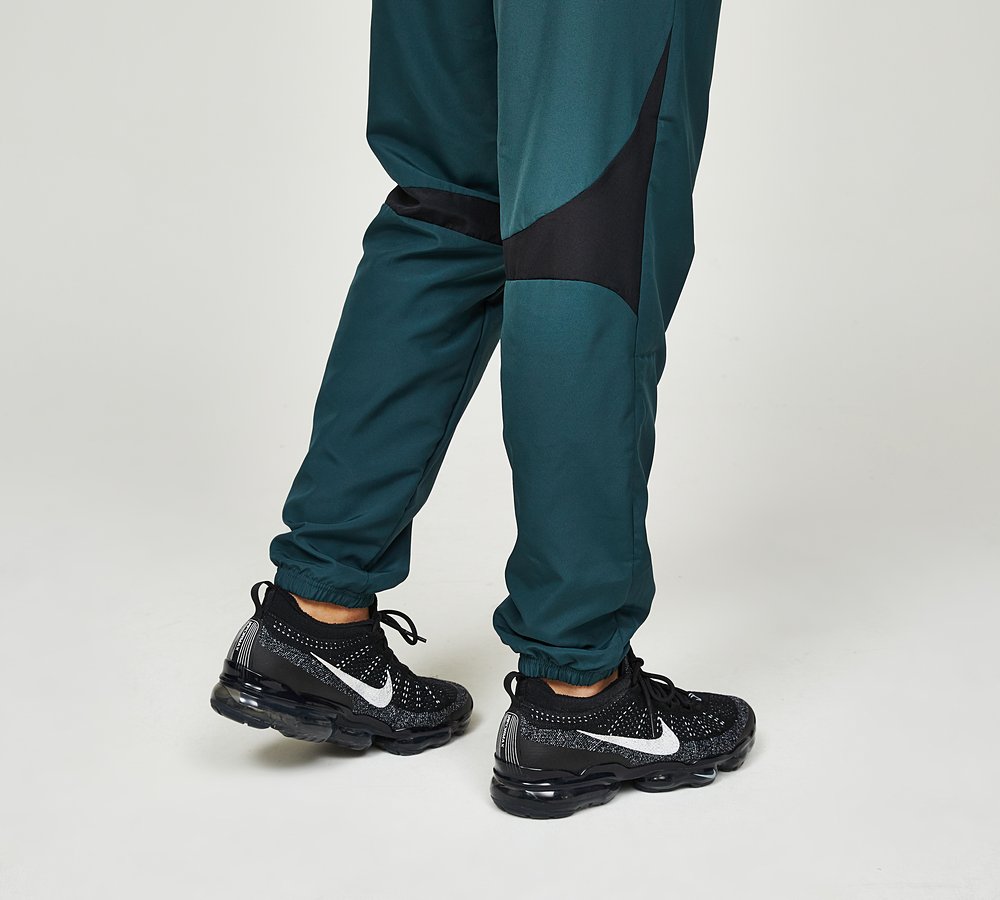 Nike Dri-FIT Academy Woven Track Pant