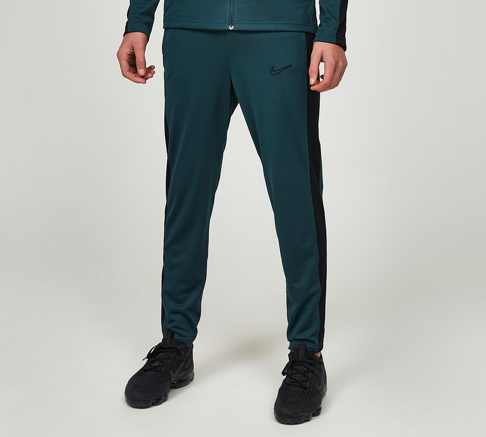 Nike joggers footasylum hotsell