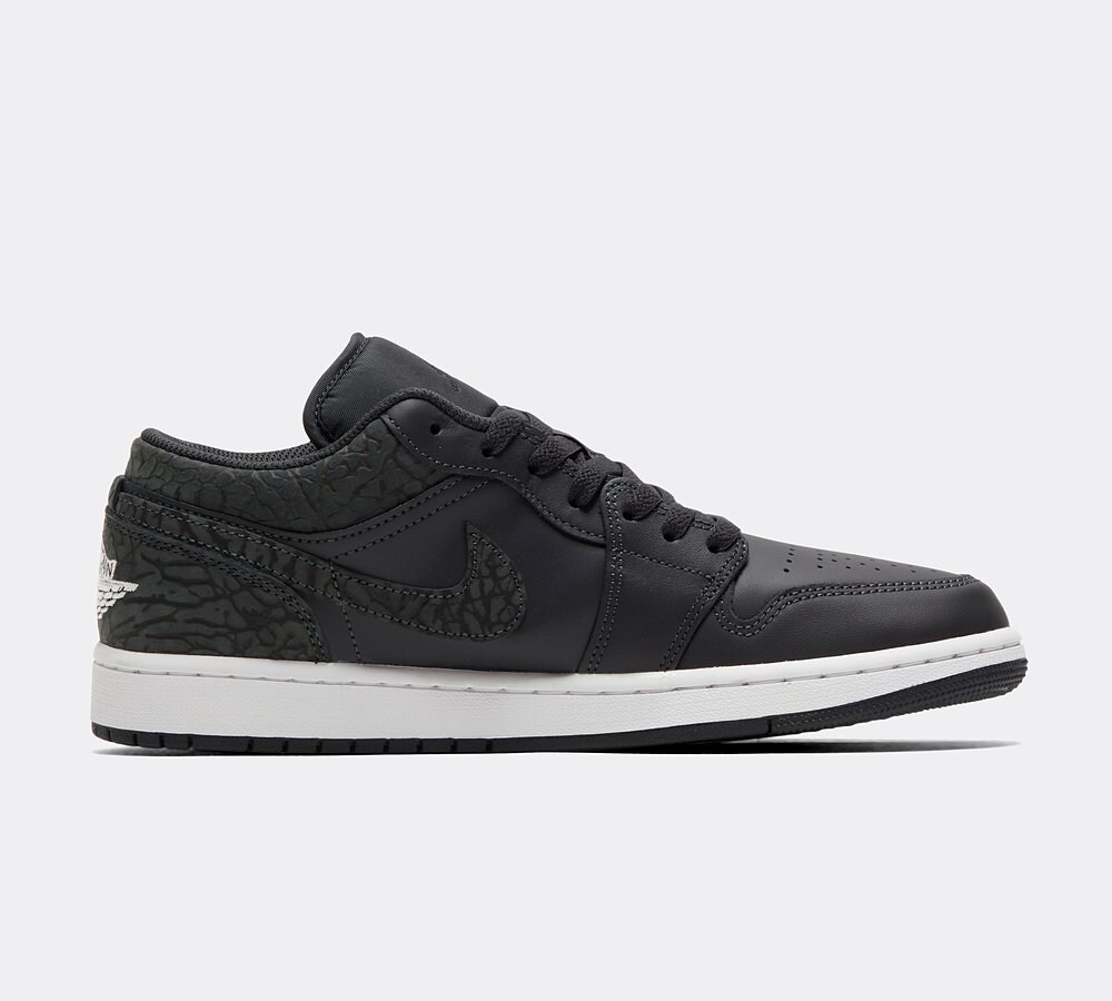 Jordan Jordan 1 Mid SE Trainer Off Noir Black White Footasylum