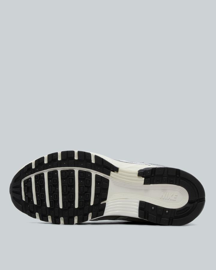 nike silver trainers womens