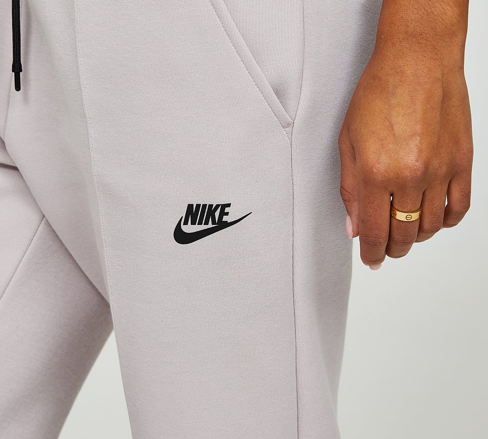 Nike modern fleece jog pant light bone clearance