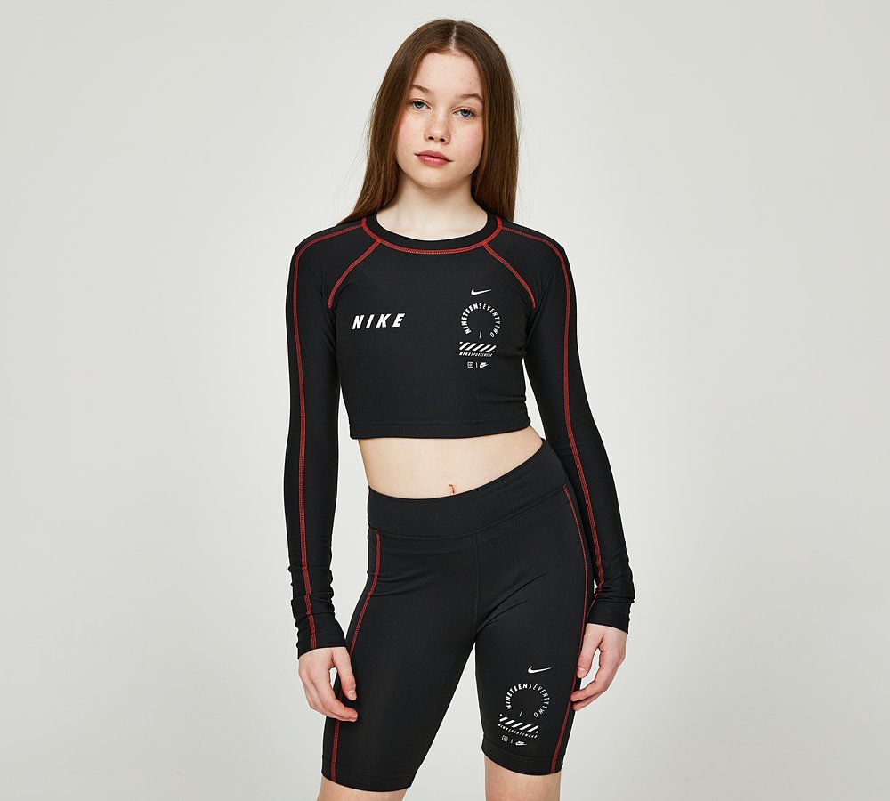 black nike crop top long sleeve