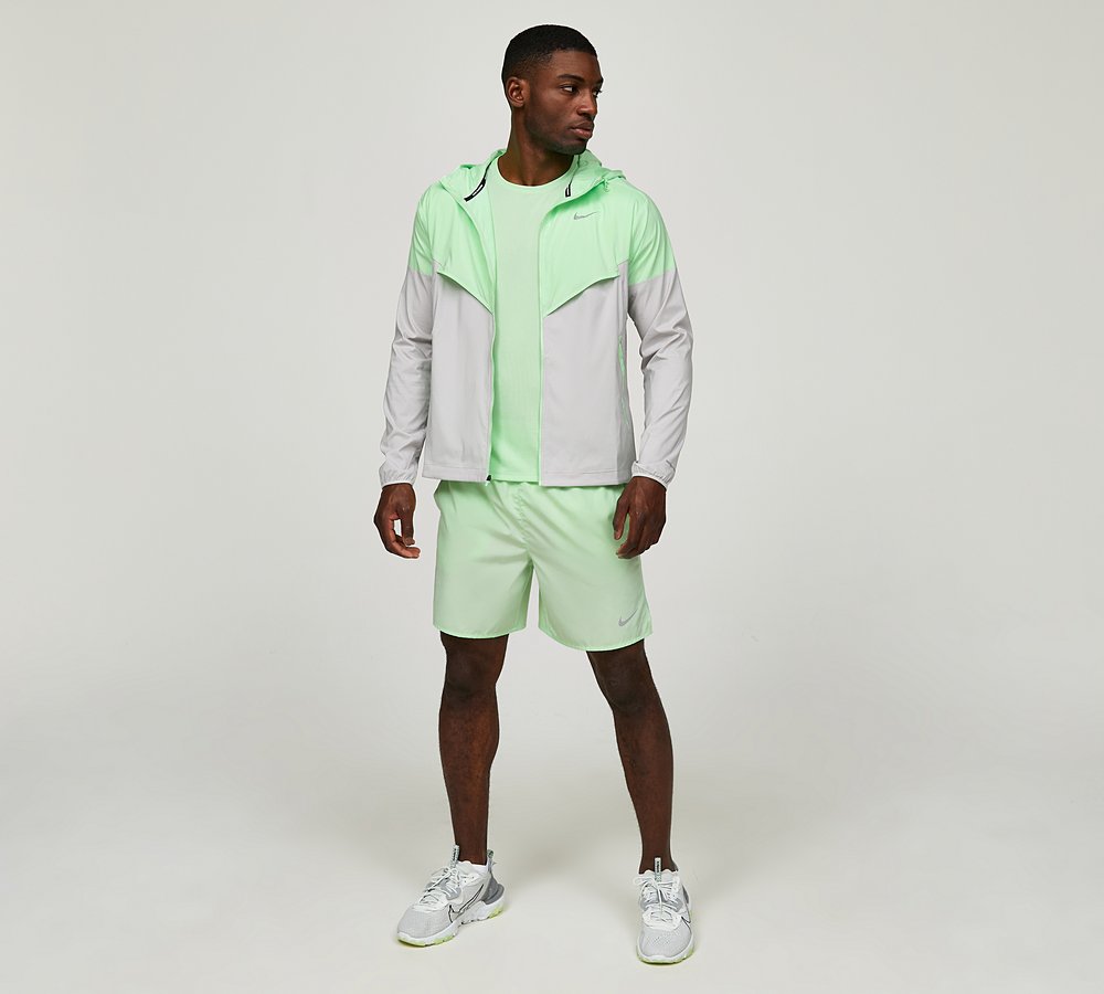 Nike Run Challenger 7 Inch Short Vapour Green Footasylum