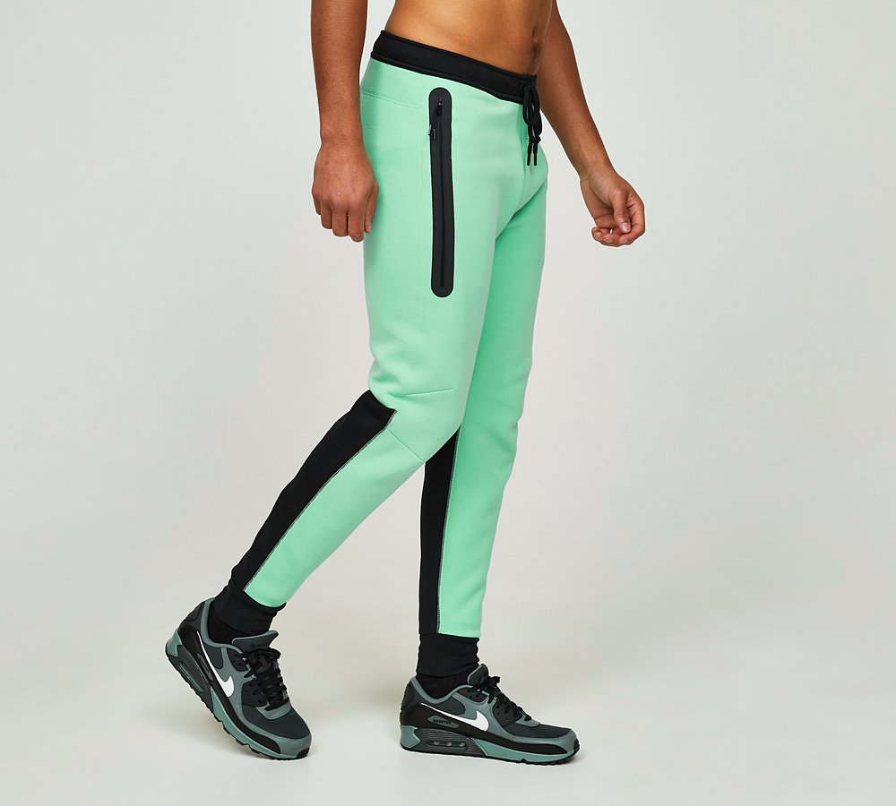 Nike Tech Fleece Jogger Emerald Rise Black Footasylum