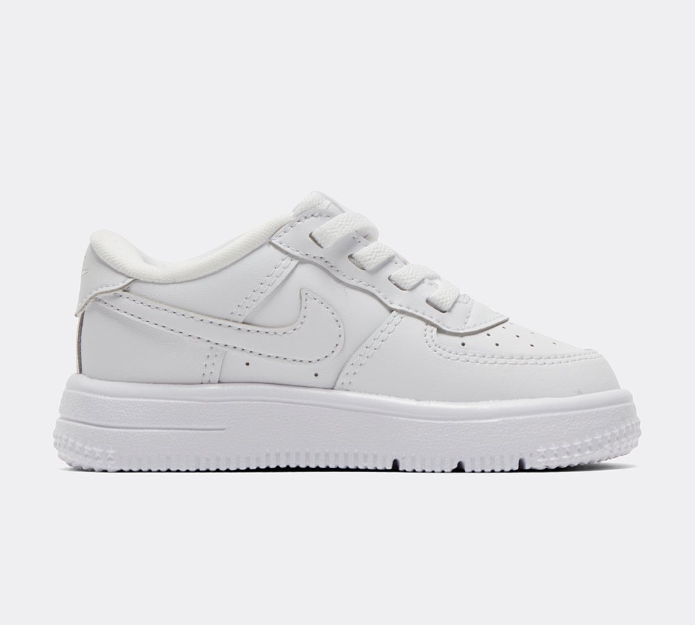 Little girl nikes on sale sales