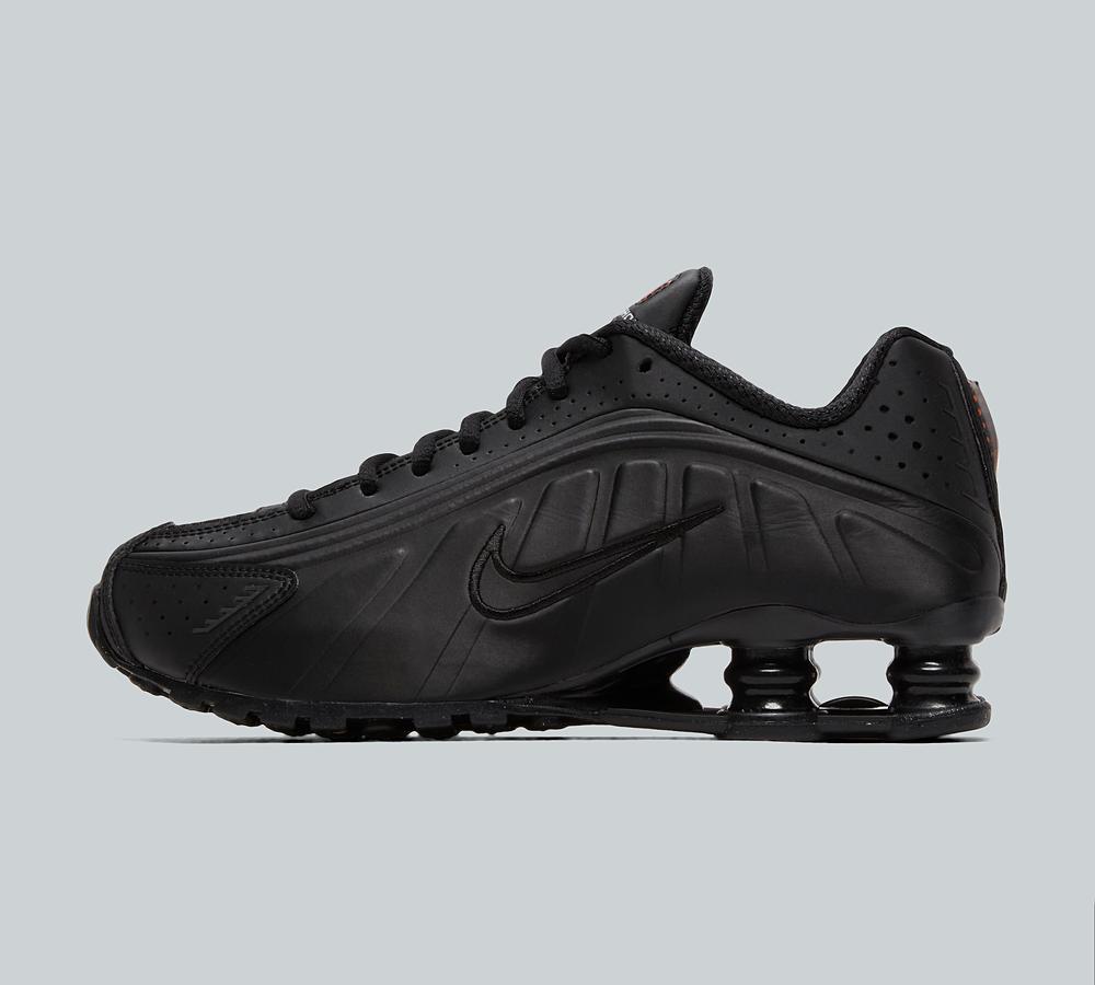Nike Womens Shox R4 Trainer Black, Women's size: 3, FootAsylum