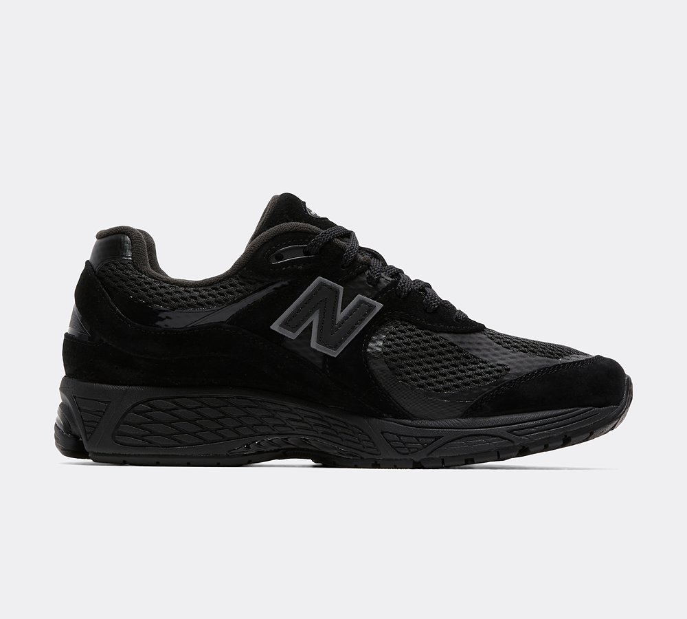 New Balance 2002R Trainer | Black / Black Metallic | Footasylum