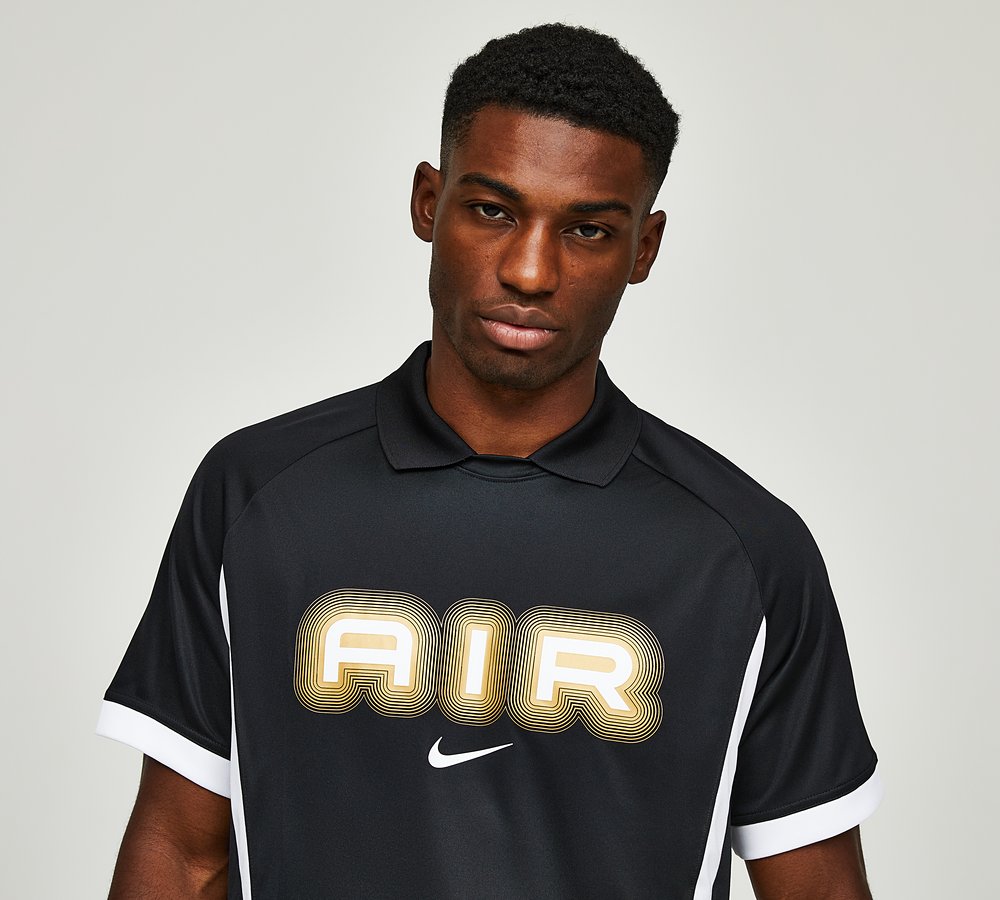 Black and gold nike tshirt online