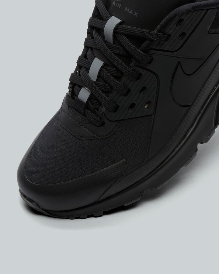 nike air max 90 essential trainers in black