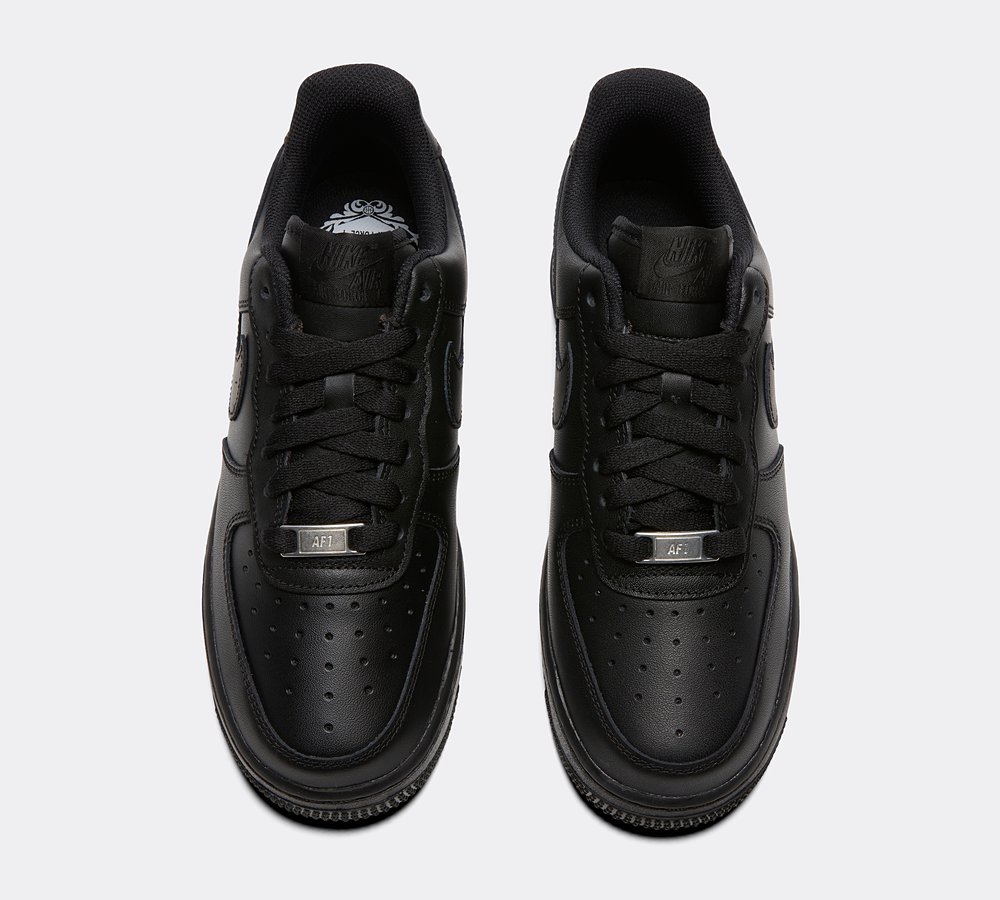 black nikes for ladies