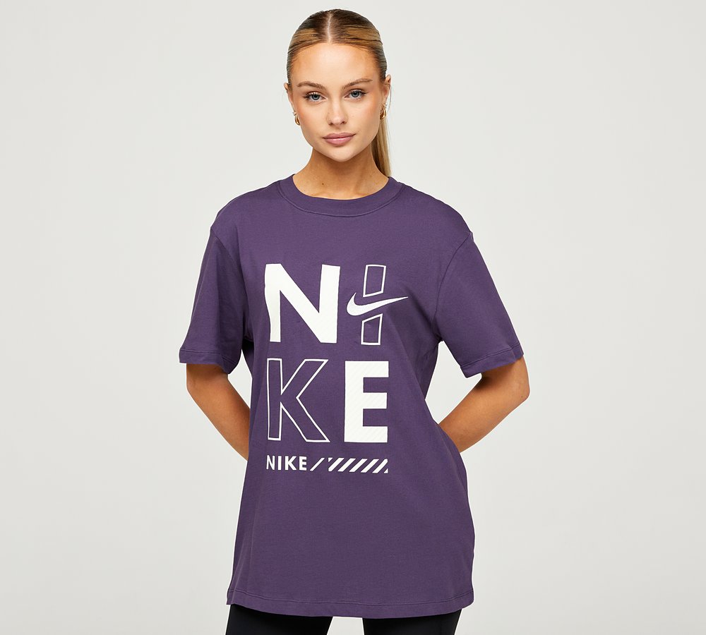 Nike women's boyfriend t shirt 2025