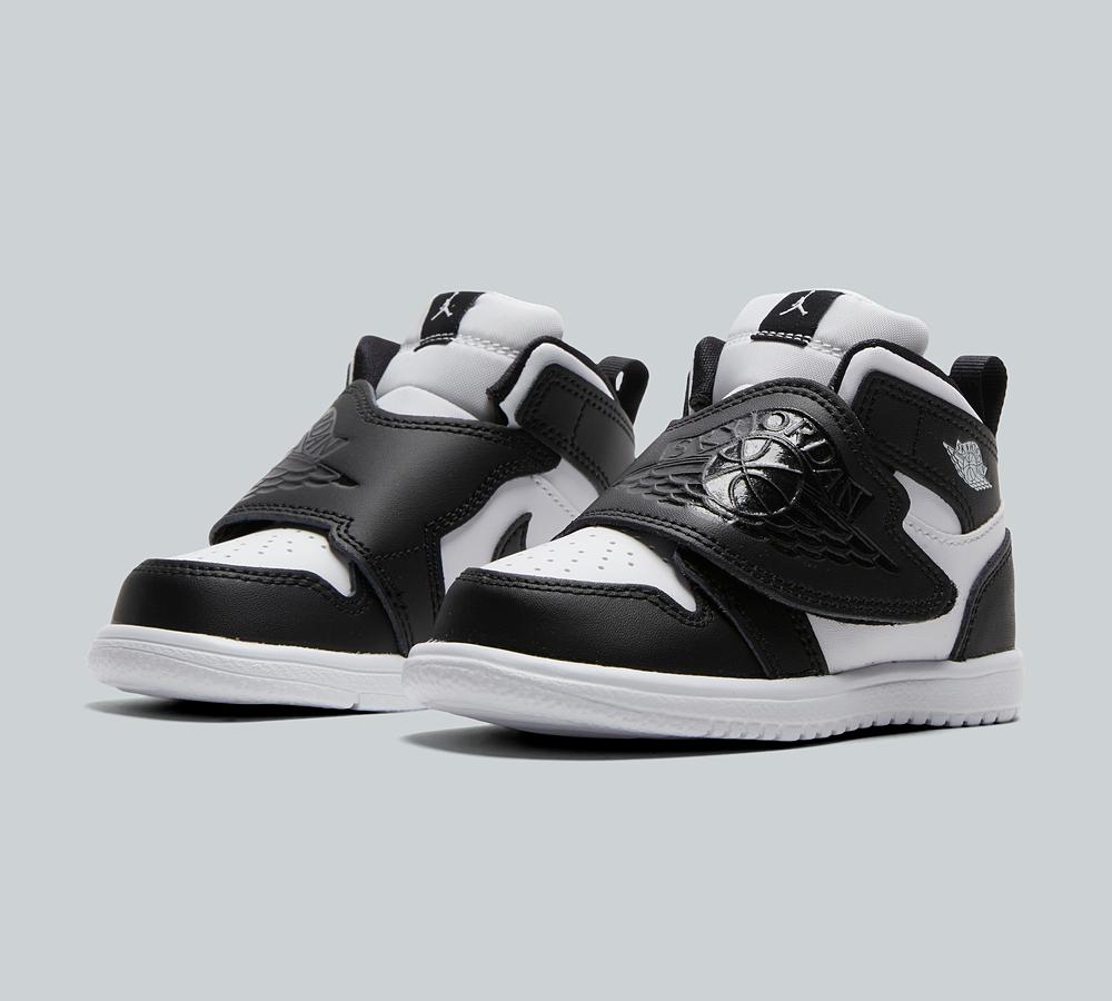 Sky Jordan 1 (PS) ブラック/ホワイト12C/ １８cm Nike PS Sky Jordan 1 